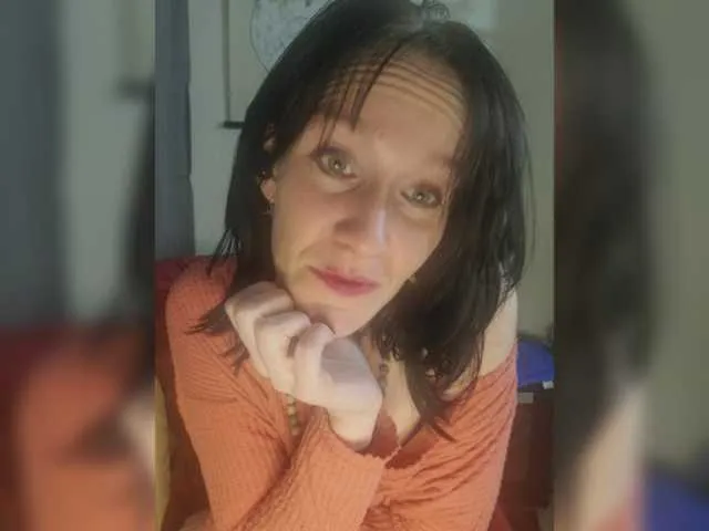 Live sex webcam photo for MdmMoonstruck #271258762