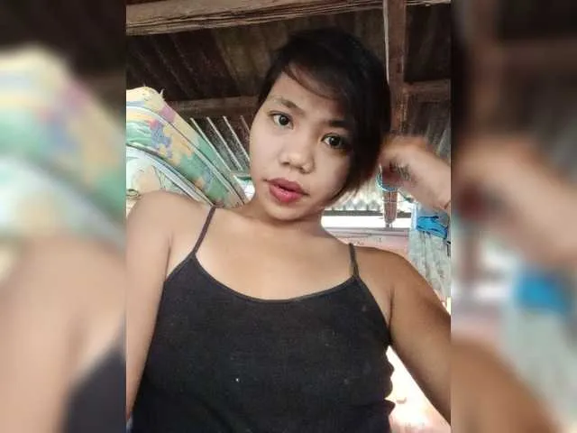 Live sex webcam photo for Sexylove121 #271255272