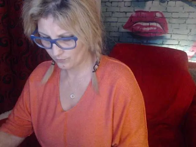 Live sex webcam photo for DivineBlond #287956777