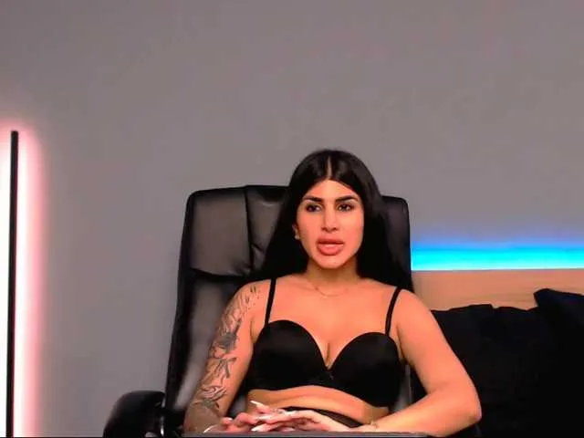 Live sex webcam photo for NinaRosee #271280537