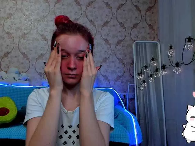 Live sex webcam photo for KiraLiLime #287990195