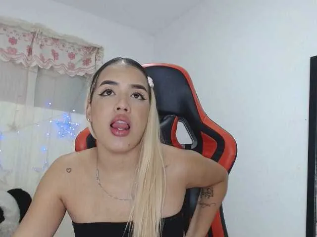 Live sex webcam photo for adri14-1 #271281653