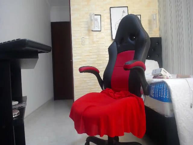 Live sex webcam photo for Roxana_06 #271283346