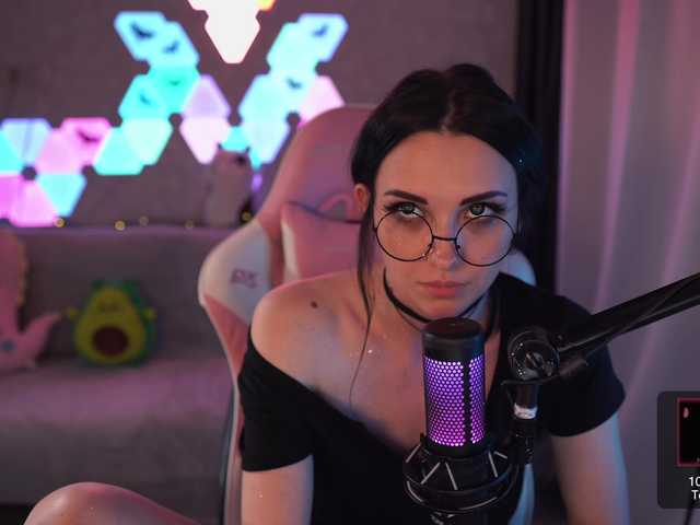 Live sex webcam photo for MalinaBo0m #271269304