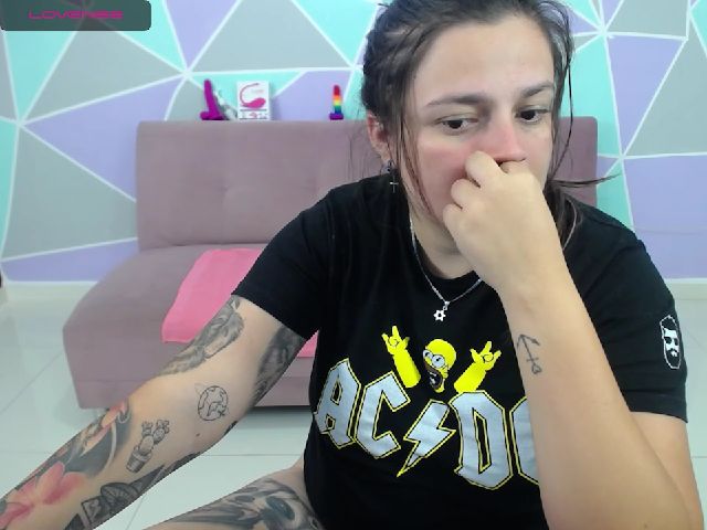 Live sex webcam photo for VanePervert #271283069