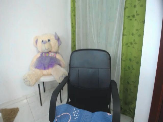 Live sex webcam photo for loli_love19 #271282618