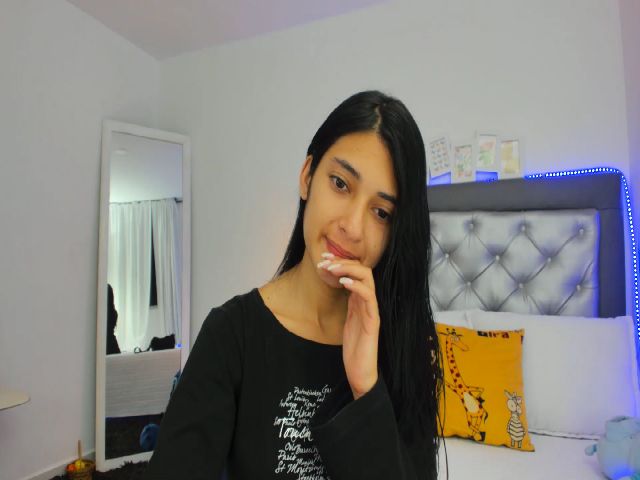 Live sex webcam photo for Emmily_ #271284290