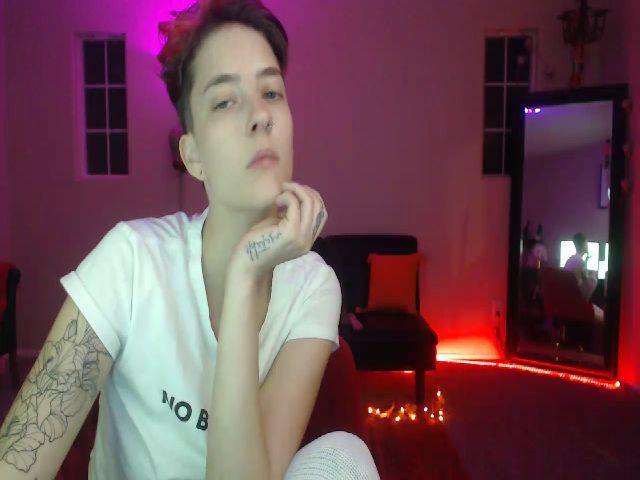 Live sex webcam photo for MollyMeowz #271271609