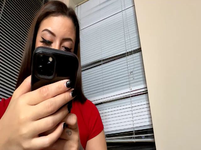 Live sex webcam photo for IllusionBby #271272289