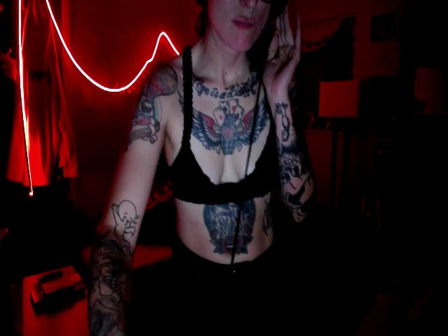 Live sex webcam photo for Bella_Blaze #271272756