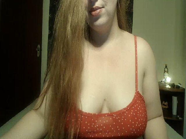 Live sex webcam photo for Maaryhot #271284172