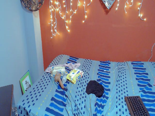 Live sex webcam photo for Emira2 #271279395