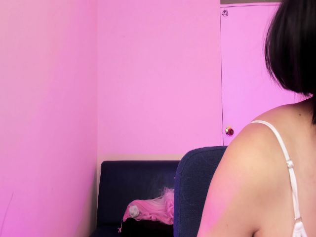 Live sex webcam photo for Evee_j #271279258