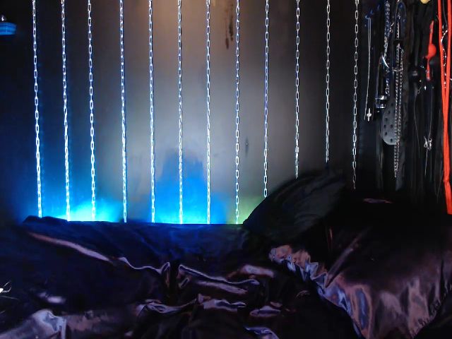 Live sex webcam photo for Goth_stripper #271272543