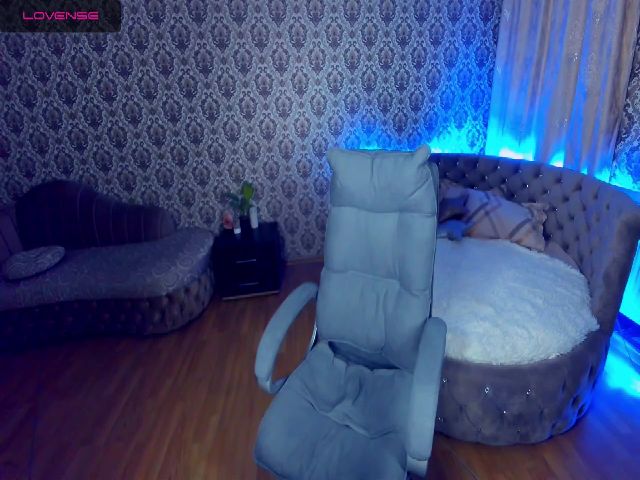 Live sex webcam photo for MeowRebeka #271283953