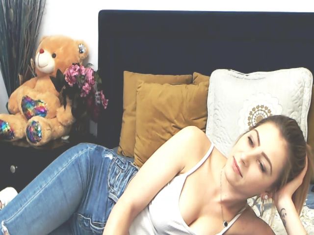 Live sex webcam photo for Marissa_Cute #271272150