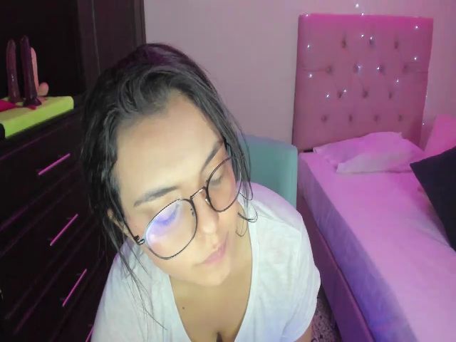 Live sex webcam photo for thays_mawakye #271282437