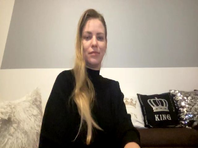 Live sex webcam photo for AnnaDiamond1 #287889218