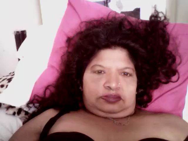 Live sex webcam photo for Indianbarbie3 #271275081