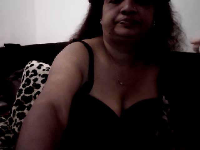 Live sex webcam photo for Indianbarbie3 #271282883