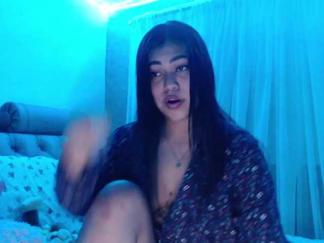 Live sex webcam photo for sara-guzman02 #271270230