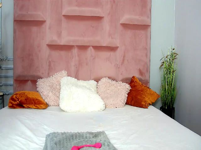 Live sex webcam photo for RacheleXX #271284371