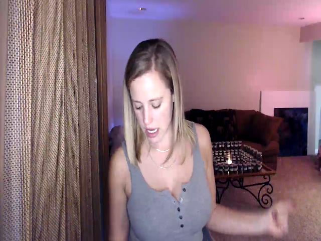 Live sex webcam photo for Sadie_XOXO #271282847