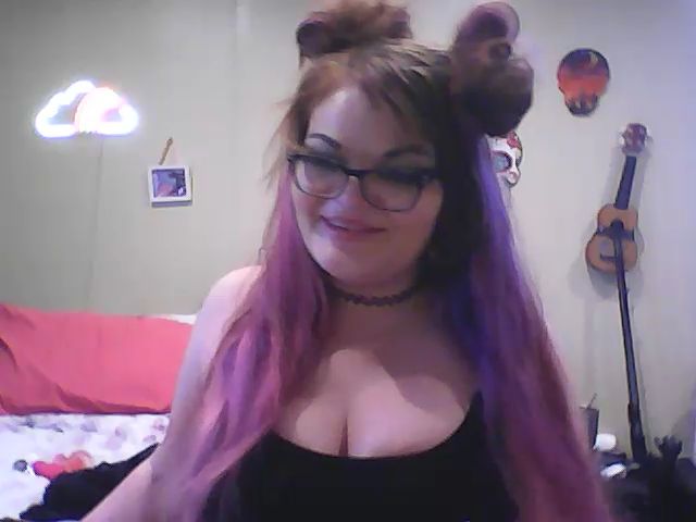 Live sex webcam photo for FoxyMoxee #271279929