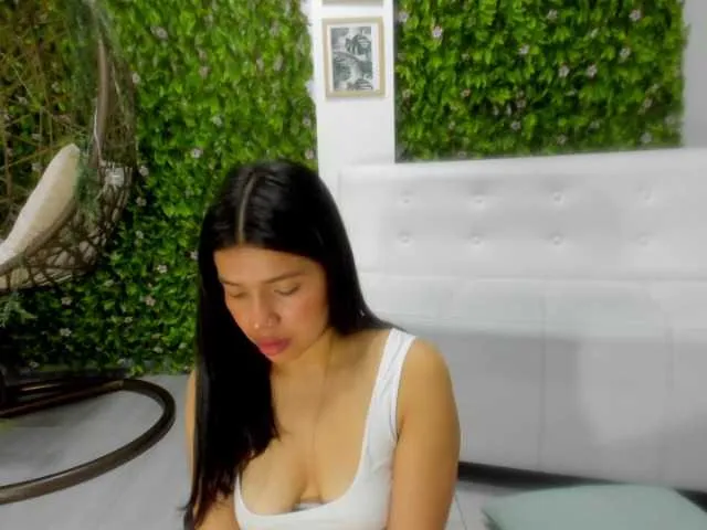 Live sex webcam photo for LeahScott #271277145