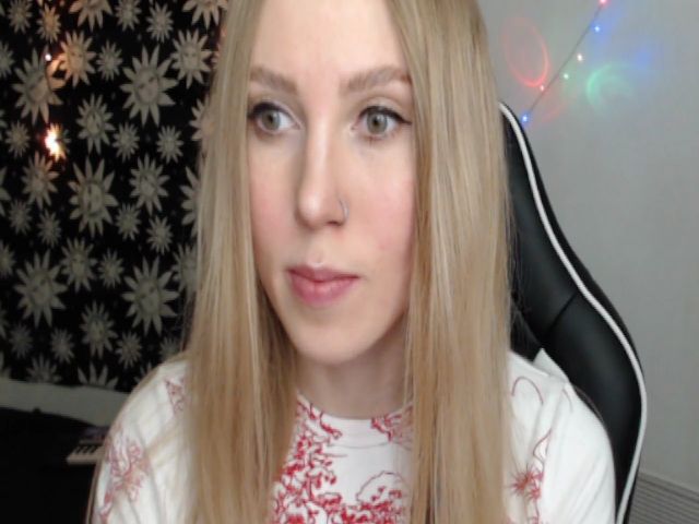 Live sex webcam photo for MagicElfie #271279857