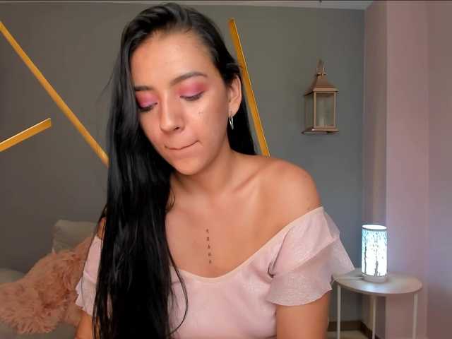 Live sex webcam photo for VictoriaP-1 #271281381