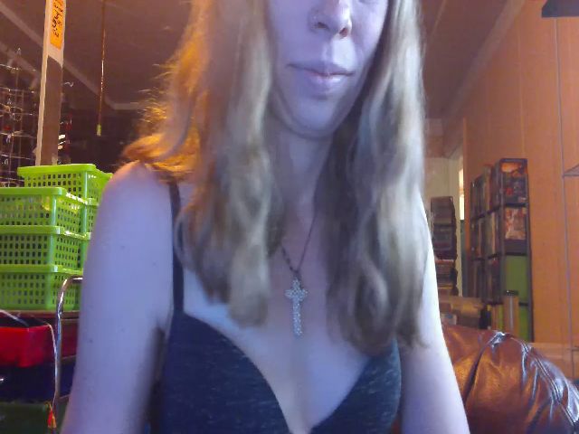 Live sex webcam photo for PrincessV7 #271270888