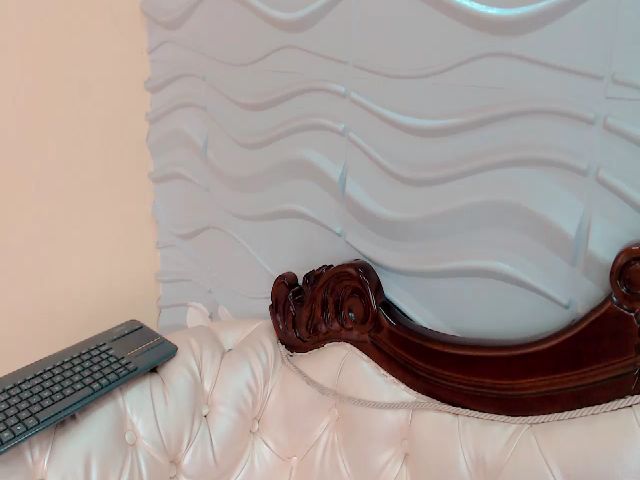 Live sex webcam photo for Tini_stoesel_ #271279604