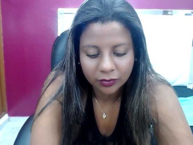 Live sex webcam photo for LuciaPaez #271273653