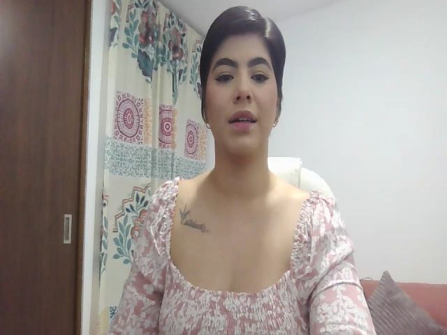 Live sex webcam photo for Luna_James #271284469