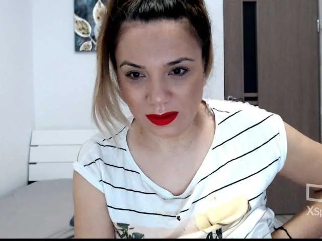 Live sex webcam photo for LorraSquirter #271273393