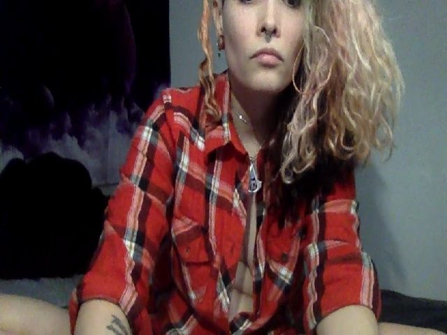 Live sex webcam photo for FRANKK_CASTLE #271282321