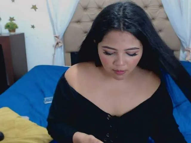 Live sex webcam photo for Charlotte-Lin #271290147