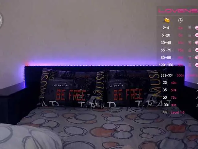 Live sex webcam photo for ORNELLAMUTTY #271296946