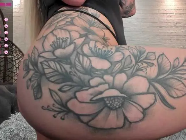 Live sex webcam photo for BeckyJamesX #271284922