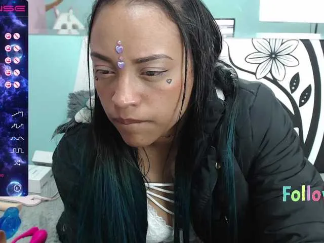 Live sex webcam photo for Angeluxxx #271286395