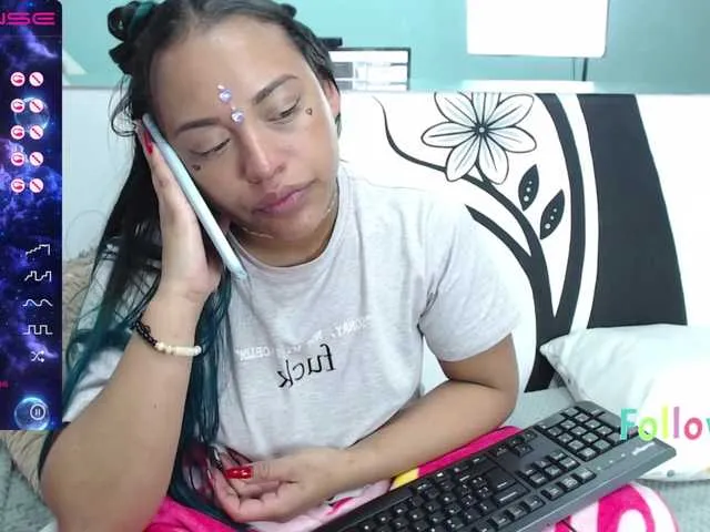 Live sex webcam photo for Angeluxxx #271289755