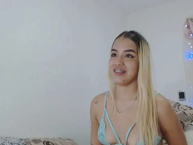 Live sex webcam photo for adri14-1 #271289905