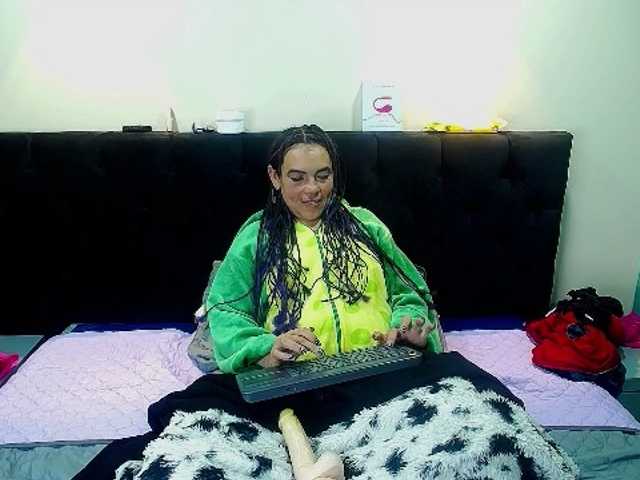 Live sex webcam photo for lola-vonnyroc #271298117