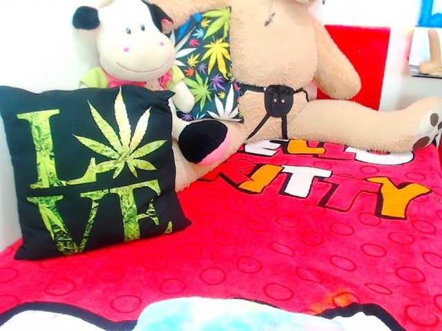 Live sex webcam photo for Cahiyaa #271293394