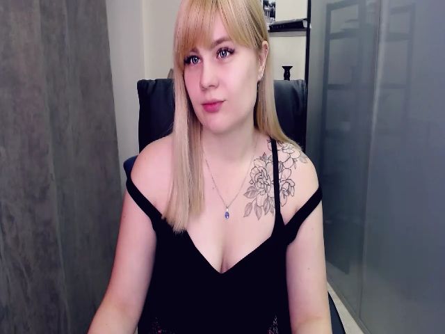 Live sex webcam photo for AdelinaBlondy #271287169