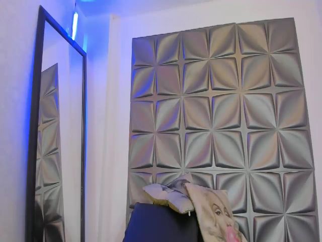 Live sex webcam photo for Liv_Pamee #271288429
