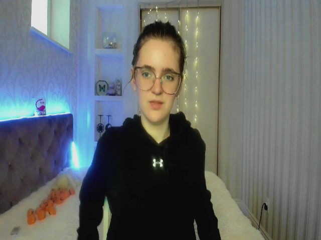 Live sex webcam photo for Ella_Hudson #271293695