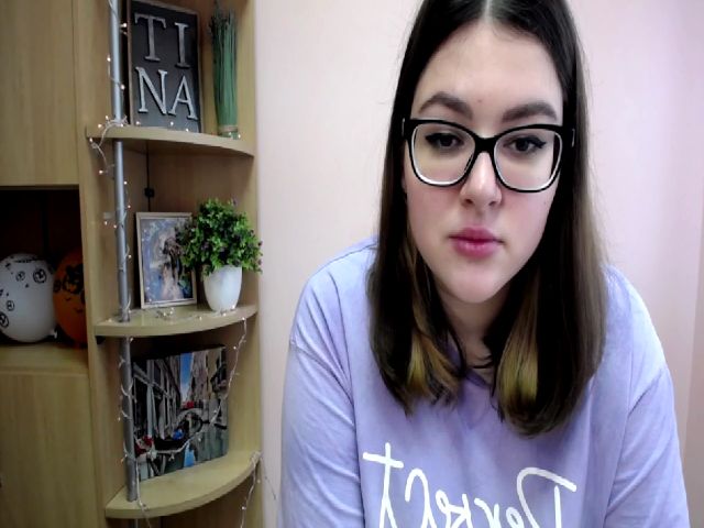 Live sex webcam photo for SweetyTinna #271290411