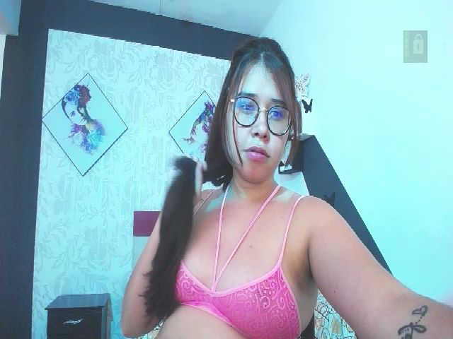 Live sex webcam photo for Marylin_hot10 #271299372